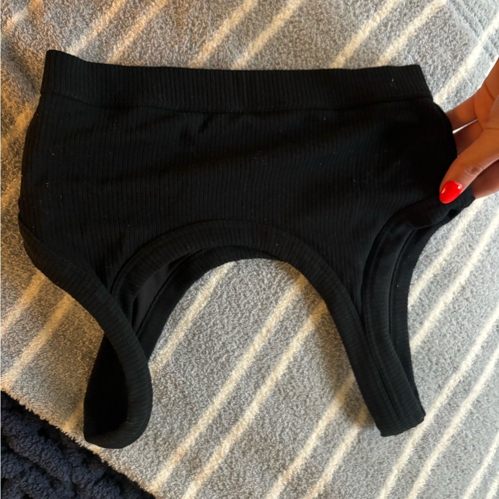 ALO Yoga Black Ribbed Crop Top